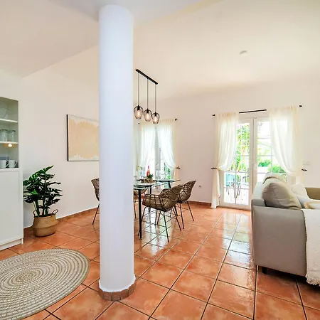 Rosada By Interhome カルプ